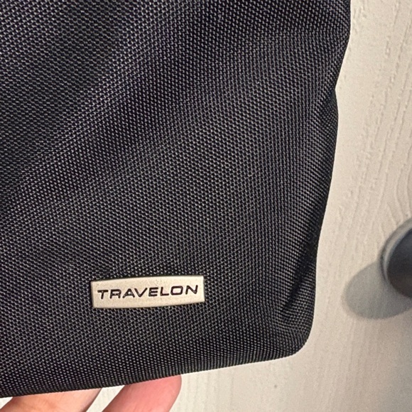 Travelon Anti-theft Classic Black Crossbody Bag - Picture 2 of 15